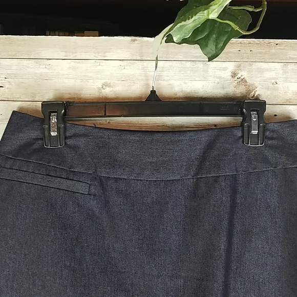 Merona, Denim pencil skirt with wide band, Sz 10 - Picture 5 of 8